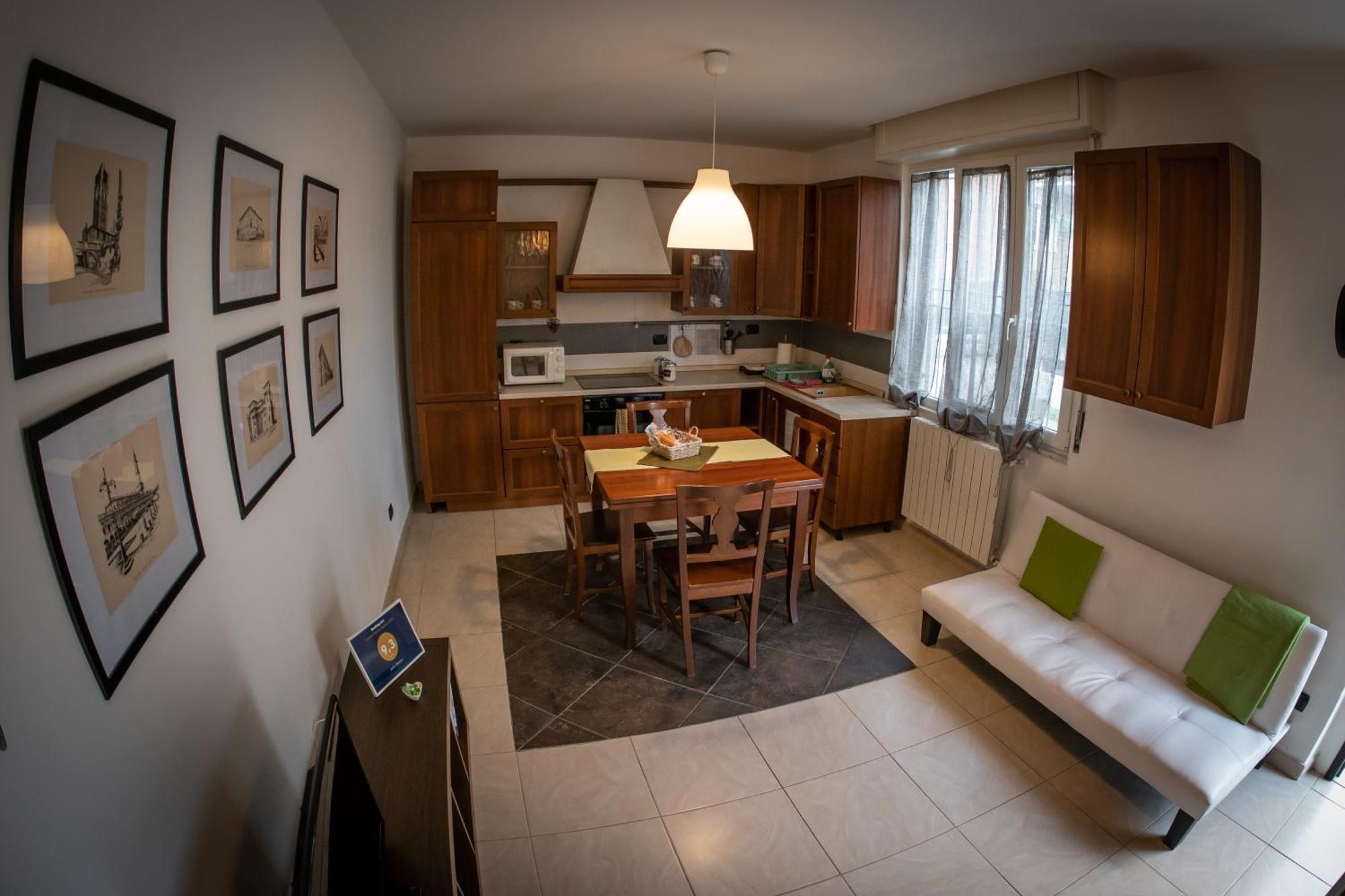 Cassano Magnago Jolie Maison מראה חיצוני תמונה